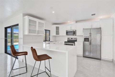 House in Weston, Florida 4 bedrooms, 222.59 sq.m. № 2080634 - photo 17