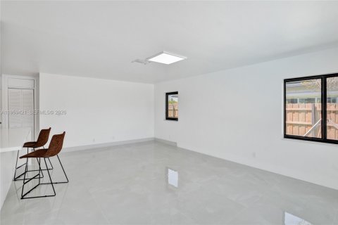 House in Weston, Florida 4 bedrooms, 222.59 sq.m. № 2080634 - photo 22