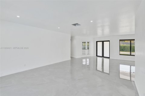 House in Weston, Florida 4 bedrooms, 222.59 sq.m. № 2080634 - photo 14