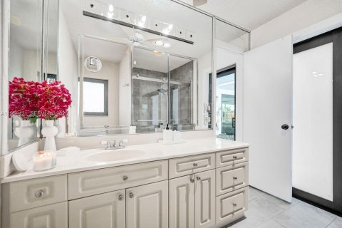 House in Weston, Florida 4 bedrooms, 222.59 sq.m. № 2080634 - photo 23