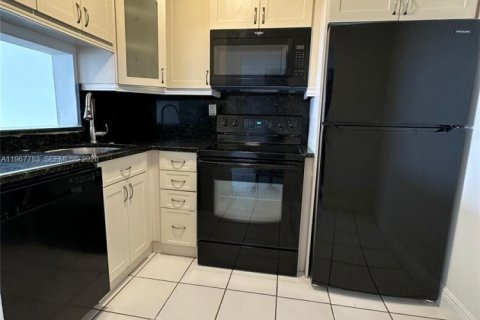 Condominio en venta en Miami, Florida, 1 dormitorio, 76.74 m2 № 2030970 - foto 10