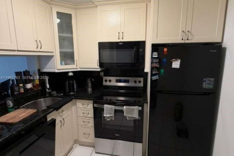 Condominio en Miami, Florida, 1 dormitorio № 2030970