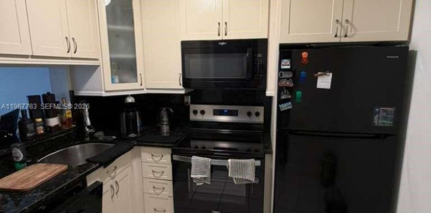Condominio en Miami, Florida, 1 dormitorio № 2030970