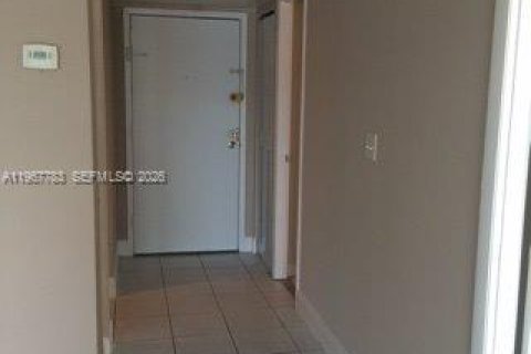Condominio en venta en Miami, Florida, 1 dormitorio, 76.74 m2 № 2030970 - foto 5