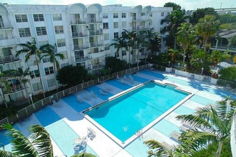 Condominio en venta en Miami, Florida, 1 dormitorio, 76.74 m2 № 2030970 - foto 6