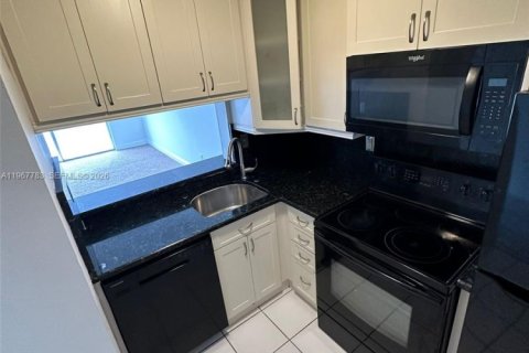 Condominio en venta en Miami, Florida, 1 dormitorio, 76.74 m2 № 2030970 - foto 9