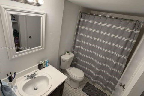 Condominio en venta en Miami, Florida, 1 dormitorio, 76.74 m2 № 2030970 - foto 4