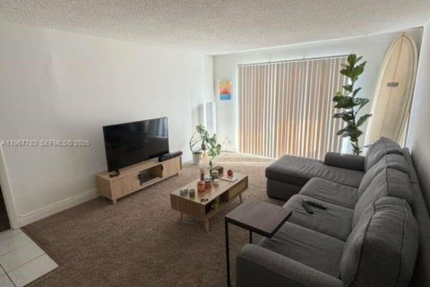 Condominio en venta en Miami, Florida, 1 dormitorio, 76.74 m2 № 2030970 - foto 2