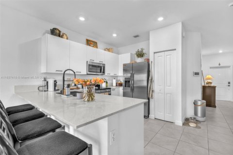 Touwnhouse à vendre à Miami, Floride: 3 chambres, 157.47 m2 № 1935347 - photo 12