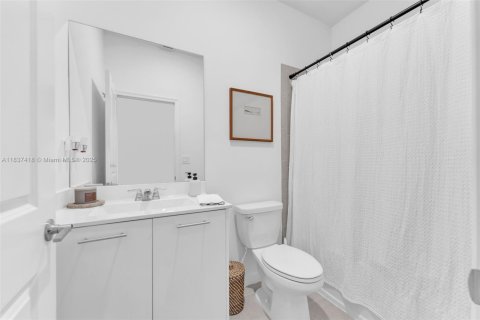 Touwnhouse à vendre à Miami, Floride: 3 chambres, 157.47 m2 № 1935347 - photo 22