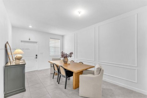 Touwnhouse à vendre à Miami, Floride: 3 chambres, 157.47 m2 № 1935347 - photo 7