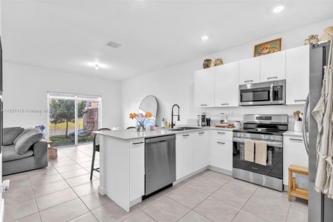 Touwnhouse à vendre à Miami, Floride: 3 chambres, 157.47 m2 № 1935347 - photo 10