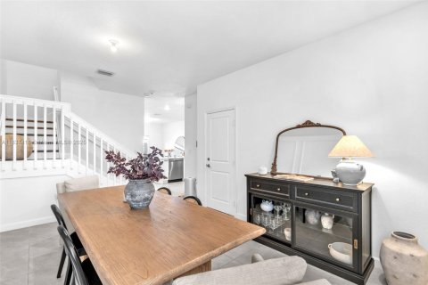 Touwnhouse à vendre à Miami, Floride: 3 chambres, 157.47 m2 № 1935347 - photo 6