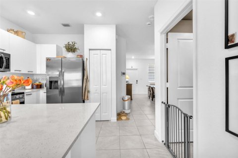 Touwnhouse à vendre à Miami, Floride: 3 chambres, 157.47 m2 № 1935347 - photo 11