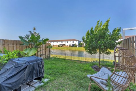 Touwnhouse à vendre à Miami, Floride: 3 chambres, 157.47 m2 № 1935347 - photo 21