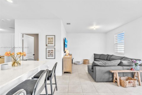 Touwnhouse à vendre à Miami, Floride: 3 chambres, 157.47 m2 № 1935347 - photo 14