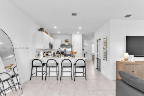 Touwnhouse à vendre à Miami, Floride: 3 chambres, 157.47 m2 № 1935347 - photo 16