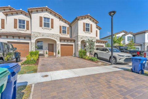 Touwnhouse à vendre à Miami, Floride: 3 chambres, 157.47 m2 № 1935347 - photo 3