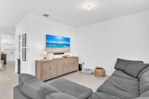 Touwnhouse à vendre à Miami, Floride: 3 chambres, 157.47 m2 № 1935347 - photo 17