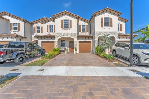 Touwnhouse à vendre à Miami, Floride: 3 chambres, 157.47 m2 № 1935347 - photo 2