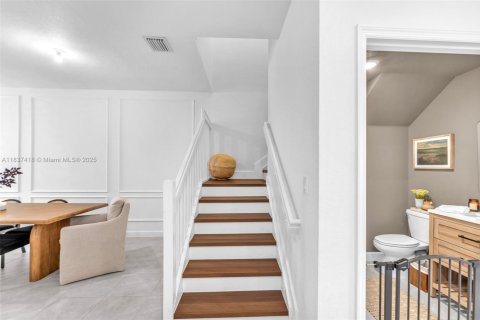 Touwnhouse à vendre à Miami, Floride: 3 chambres, 157.47 m2 № 1935347 - photo 8