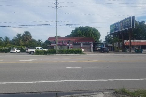 Immobilier commercial à vendre à Palm Springs, Floride № 1703902 - photo 1