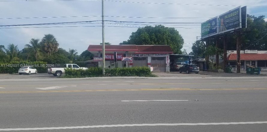 Immobilier commercial à Palm Springs, Floride № 1703902