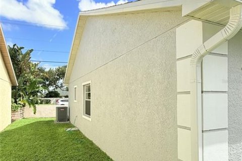 House in Melbourne, Florida 3 bedrooms, 96.99 sq.m. № 1898475 - photo 3