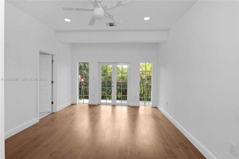 Casa en venta en Coral Gables, Florida, 4 dormitorios, 228.26 m2 № 1984164 - foto 24