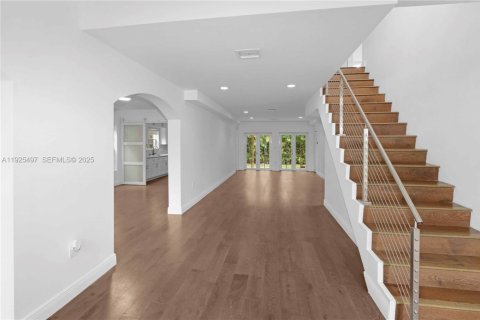 Casa en venta en Coral Gables, Florida, 4 dormitorios, 228.26 m2 № 1984164 - foto 5