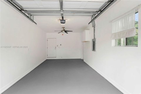 Casa en venta en Coral Gables, Florida, 4 dormitorios, 228.26 m2 № 1984164 - foto 18