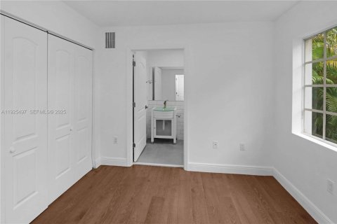 Casa en venta en Coral Gables, Florida, 4 dormitorios, 228.26 m2 № 1984164 - foto 15