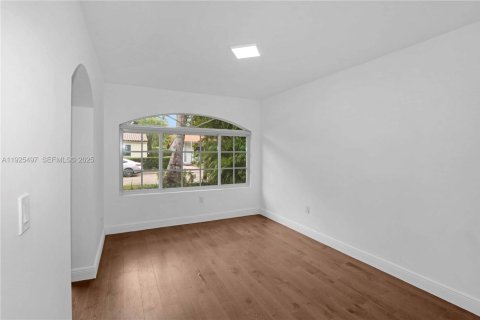 Casa en venta en Coral Gables, Florida, 4 dormitorios, 228.26 m2 № 1984164 - foto 11