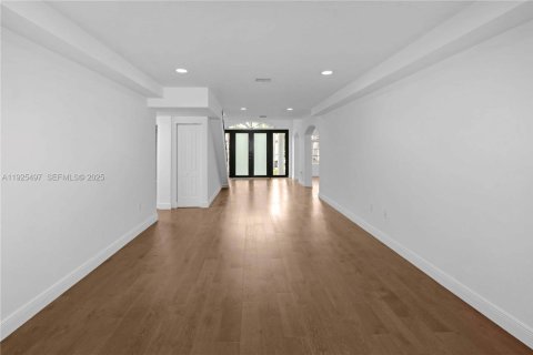 Casa en venta en Coral Gables, Florida, 4 dormitorios, 228.26 m2 № 1984164 - foto 7