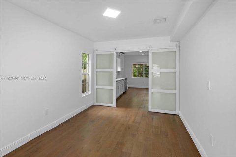 Casa en venta en Coral Gables, Florida, 4 dormitorios, 228.26 m2 № 1984164 - foto 12