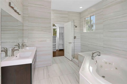 Casa en venta en Coral Gables, Florida, 4 dormitorios, 228.26 m2 № 1984164 - foto 27