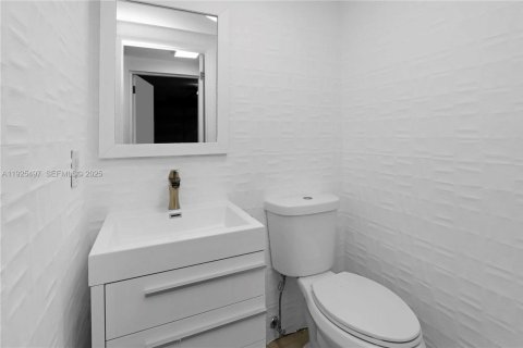 Casa en venta en Coral Gables, Florida, 4 dormitorios, 228.26 m2 № 1984164 - foto 14