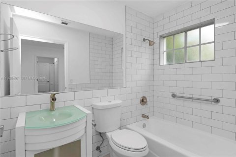 Casa en venta en Coral Gables, Florida, 4 dormitorios, 228.26 m2 № 1984164 - foto 16