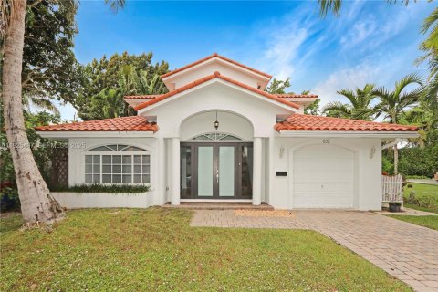 Casa en venta en Coral Gables, Florida, 4 dormitorios, 228.26 m2 № 1984164 - foto 1