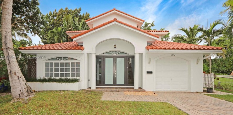 Casa en Coral Gables, Florida 4 dormitorios, 228.26 m2 № 1984164