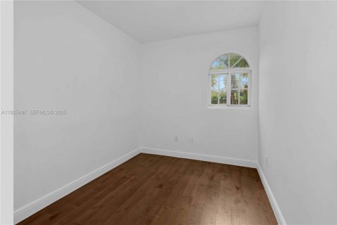 Casa en venta en Coral Gables, Florida, 4 dormitorios, 228.26 m2 № 1984164 - foto 22