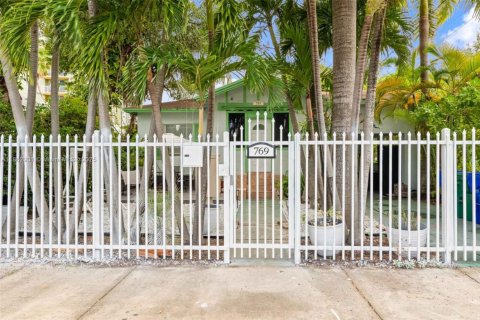 Купить коммерческую недвижимость в Майами, Флорида 313.82м2, № 1966751 - фото 6