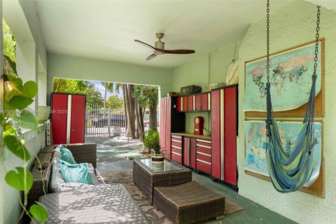 Купить коммерческую недвижимость в Майами, Флорида 313.82м2, № 1966751 - фото 9