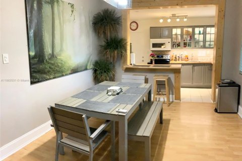 Купить коммерческую недвижимость в Майами, Флорида 313.82м2, № 1966751 - фото 12