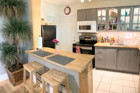 Купить коммерческую недвижимость в Майами, Флорида 313.82м2, № 1966751 - фото 13