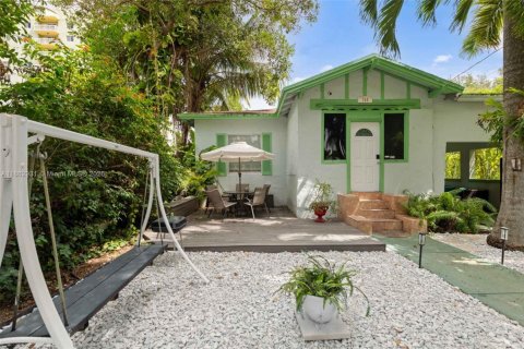 Купить коммерческую недвижимость в Майами, Флорида 313.82м2, № 1966751 - фото 2