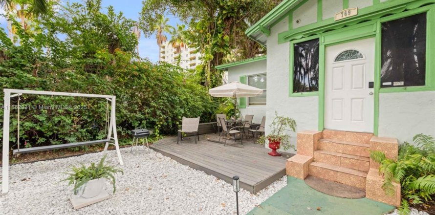 Коммерческая недвижимость в Майами, Флорида 313.82м2 № 1966751