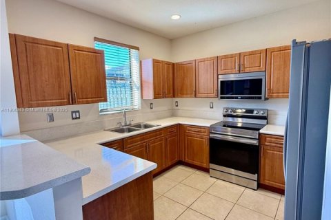 Townhouse in Homestead, Florida 4 bedrooms, 180.79 sq.m. № 1956915 - photo 10