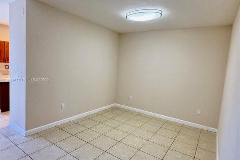 Townhouse in Homestead, Florida 4 bedrooms, 180.79 sq.m. № 1956915 - photo 5