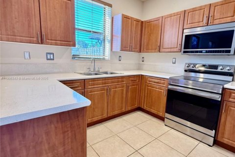 Townhouse in Homestead, Florida 4 bedrooms, 180.79 sq.m. № 1956915 - photo 11